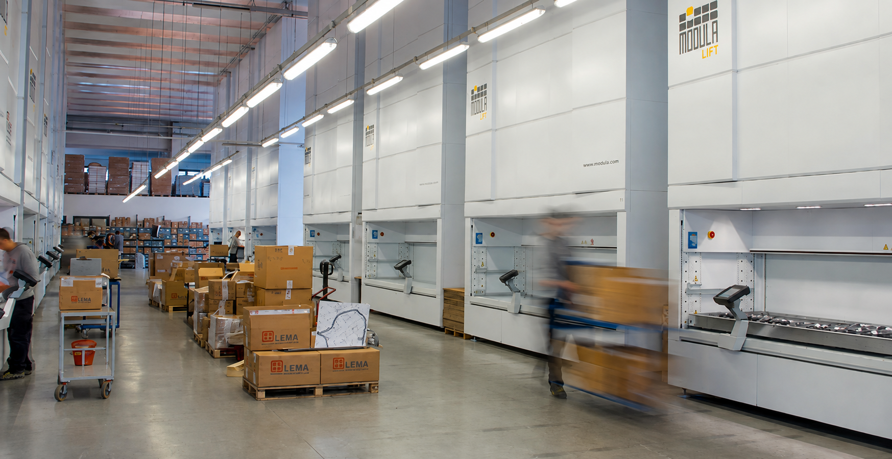 Výtahové zakladače Modula nebo cube storage? Dvě cesty k automatizovanému skladu